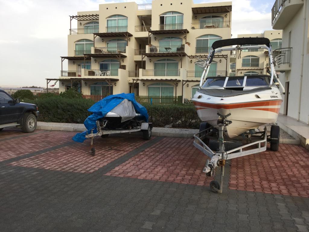 Aphrodite Beachfront Apartment Ghaziveran Exterior photo