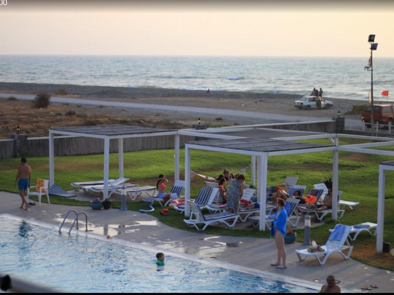 Aphrodite Beachfront Apartment Ghaziveran Exterior photo